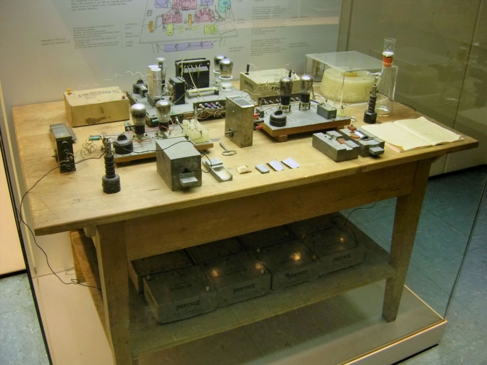 Nuclear_Fission_Experimental_Apparatus_1938_-_Deutsches_Museum_-_Munich