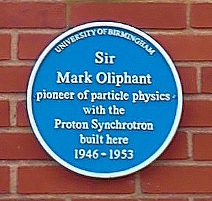 University_of_Birmingham_-_Poynting_Physics_Building_-_blue_plaques_group_-_Oliphant